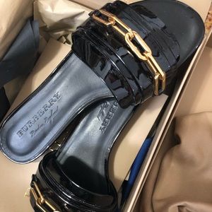 Burberry slipper size 6 us women